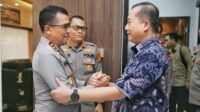 Kapolda NTB IRJEN POL HADI GUNAWAN, S.H.,S.I.K. bertemu dengan dubenur NTB Dr. Lalu Muhamad Iqbal , di ruang kerja Kapolda NTB Kapolda NTB IRJEN POL HADI GUNAWAN, S.H.,S.I.K. bertemu dengan dubenur NTB Dr. Lalu Muhamad Iqbal , di ruang kerja Kapolda NTB