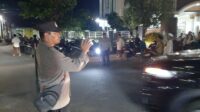 Polsek Labuapi Kawal Salat Tarawih, Warga Ibadah Lebih Khusyuk (2) Polsek Labuapi Atur Lalu Lintas, Ibadah Ramadan Makin Nyaman