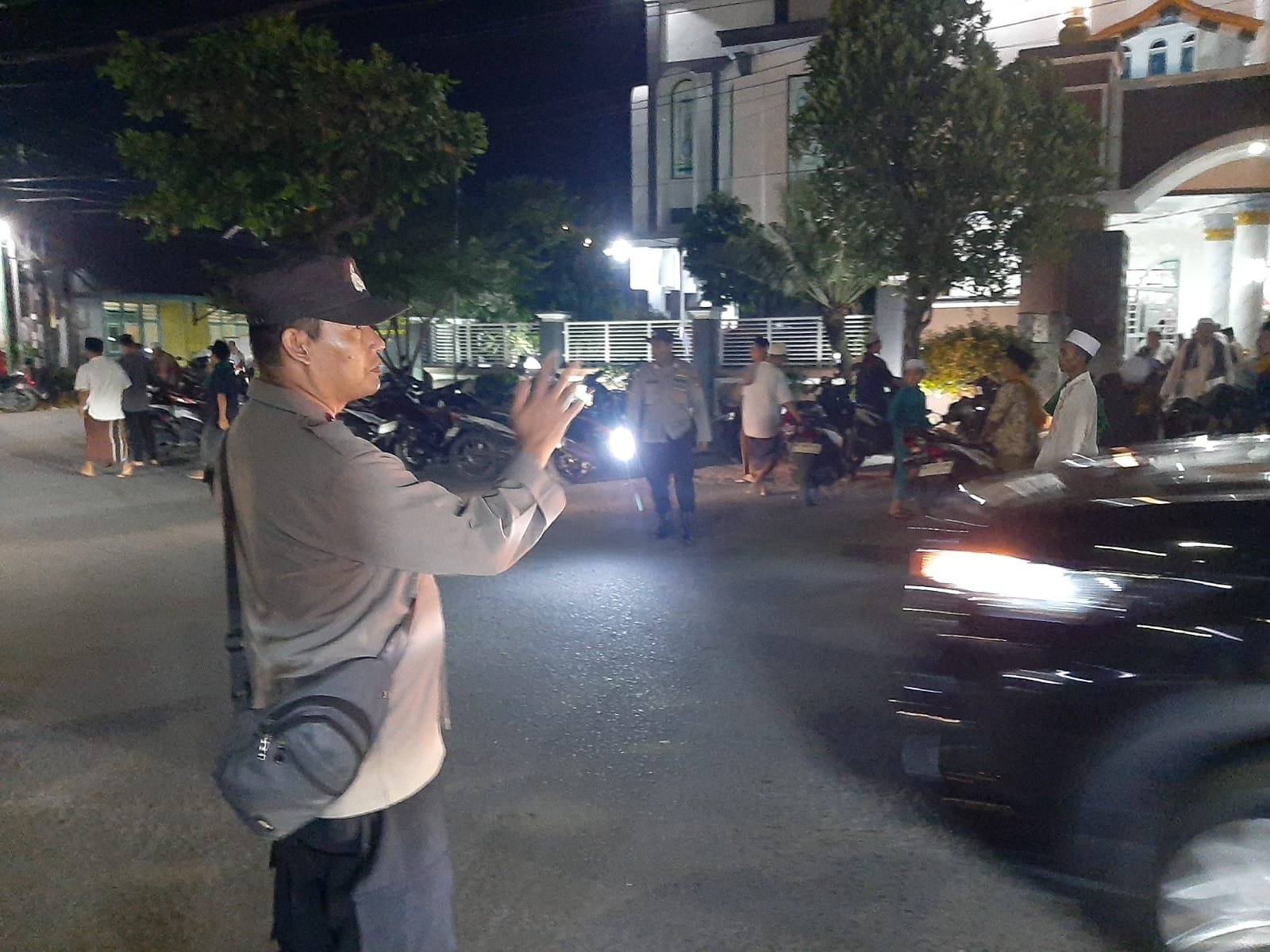 Polsek Labuapi Atur Lalu Lintas, Ibadah Ramadan Makin Nyaman