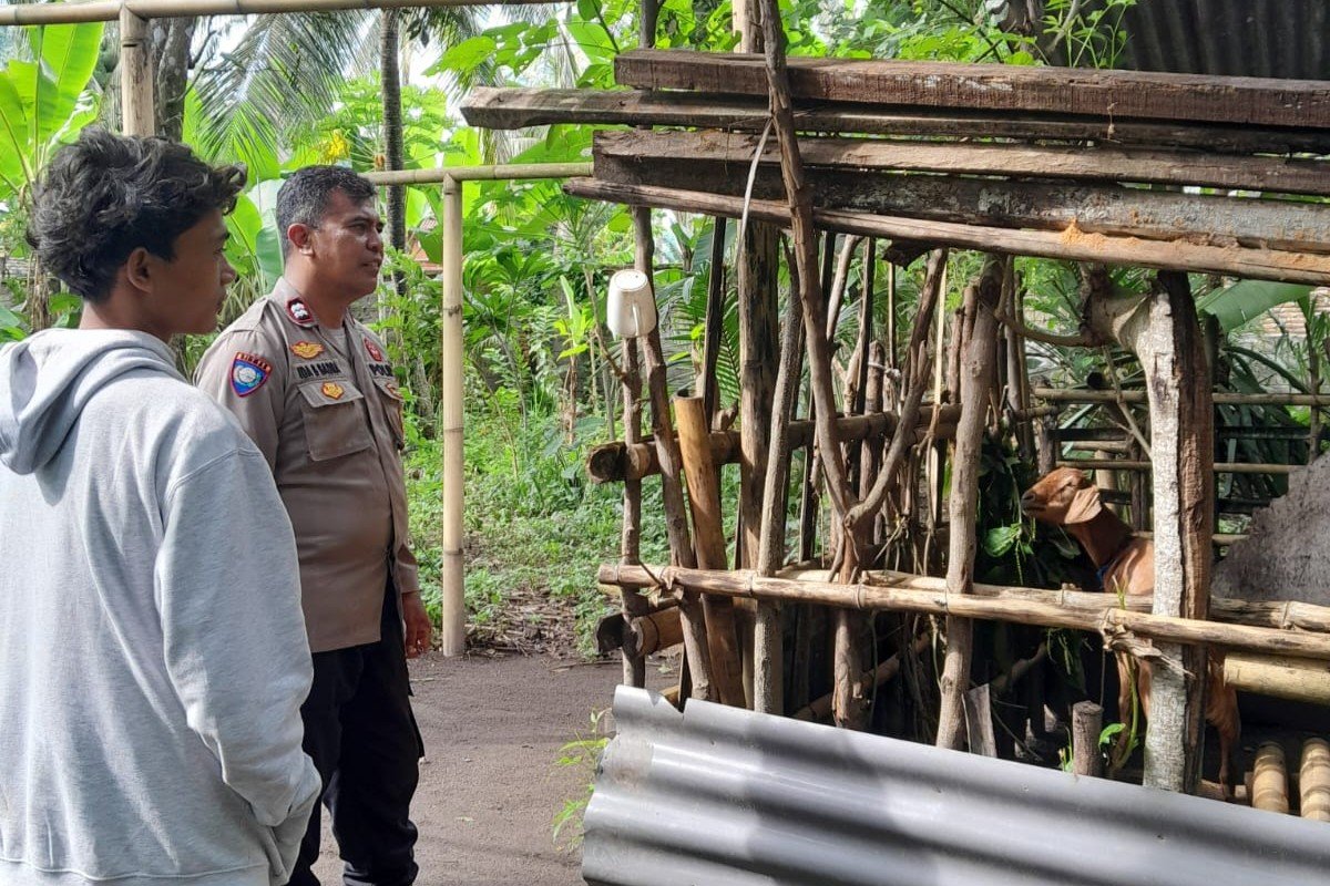 Kolaborasi Polisi dan Warga Bhabinkamtibmas Senggigi Perkuat Ketahanan Pangan di Dusun Krandangan