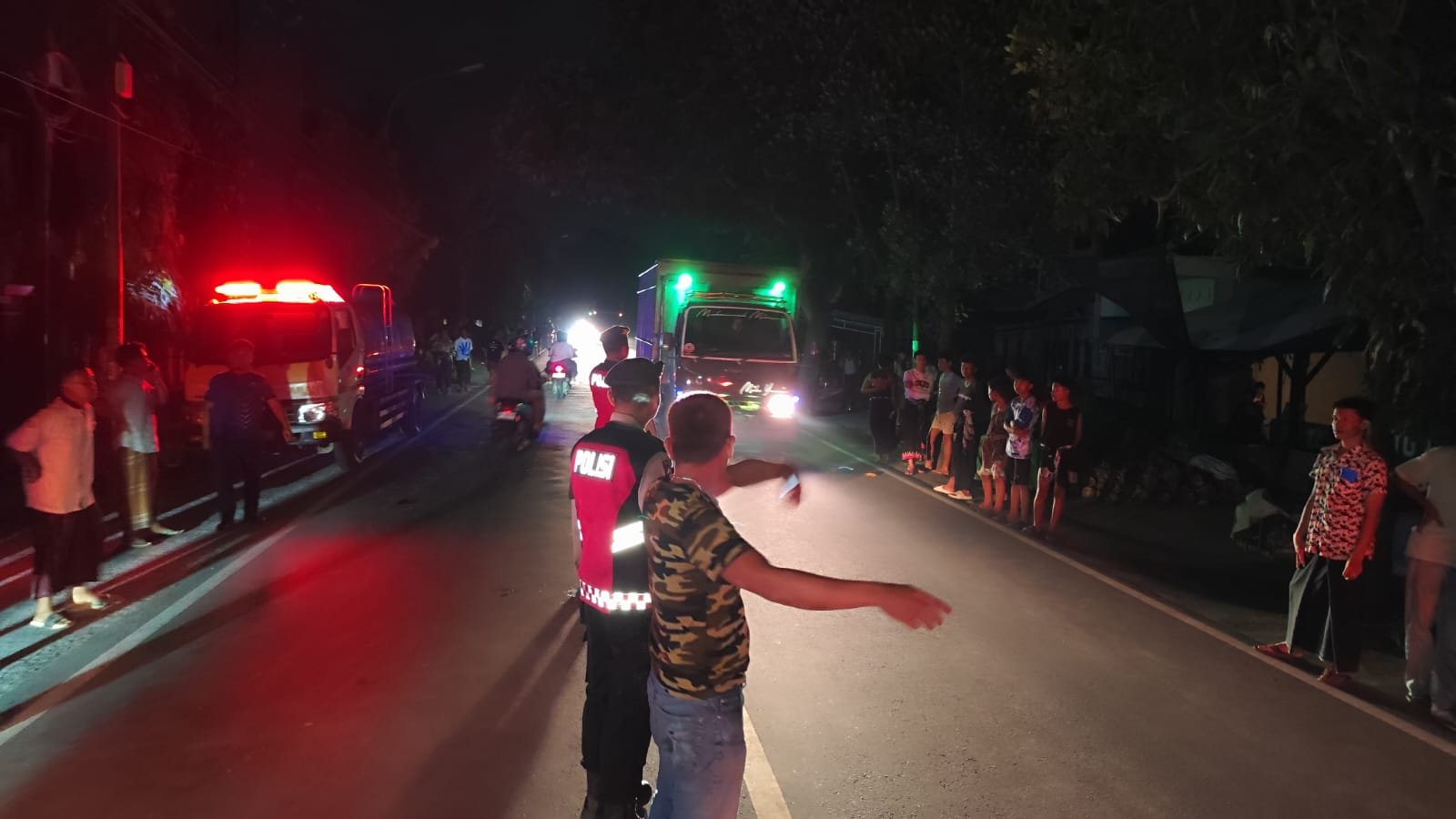 Polres Lobar Sigap Amankan Lokasi Konsleting Listrik dan Atur Lalin, Pastikan Keselamatan Warga