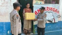 Polsek Kawasan Pelabuhan Lembar Salurkan Bantuan Sembako ‘Nutrisi Mantap’ untuk Warga Kurang Ma ( (3)