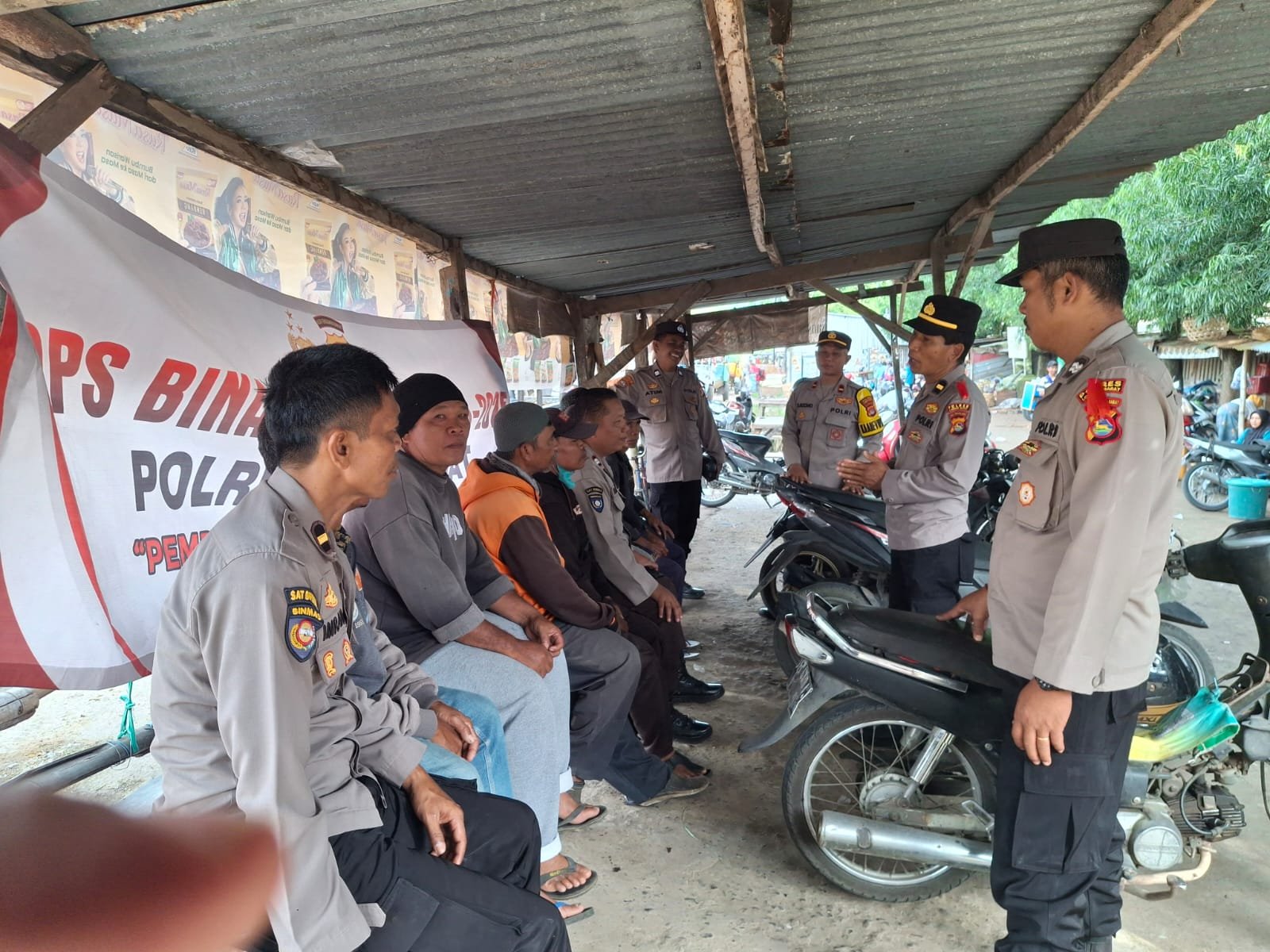 Polres Lombok Barat Gelar Penyuluhan Kamtibmas di Pasar Gerung