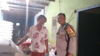 Tingkatkan Ketahanan Pangan, Bhabinkamtibmas Labuapi Pantau Penyaluran Pupuk Subsidi di Merembu (2) Jaga Ketahanan Pangan, Polisi Pantau Pupuk di Merembu Barat
