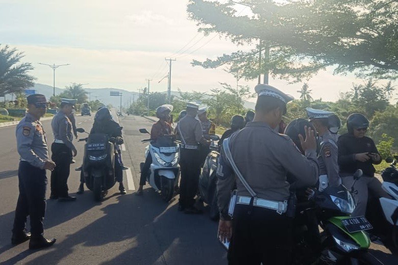 Satlantas Lombok Barat Gelar Operasi Patuh, Fokus Disiplin Pengendara Roda Dua