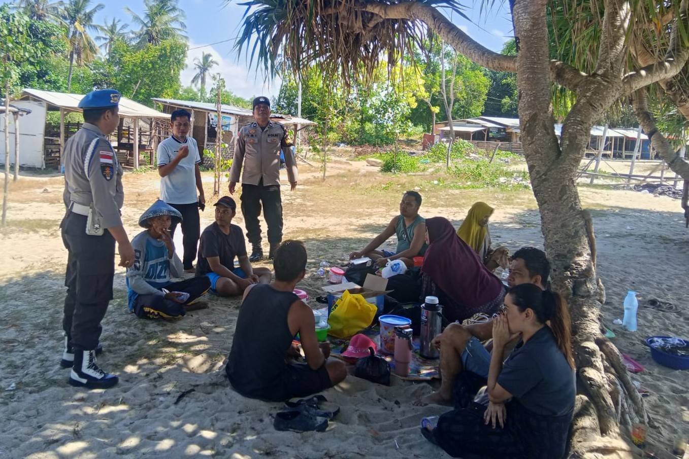 Polsek Sekotong Perketat Patroli Wisata Pantai Elak-Elak demi Keamanan Wisatawan