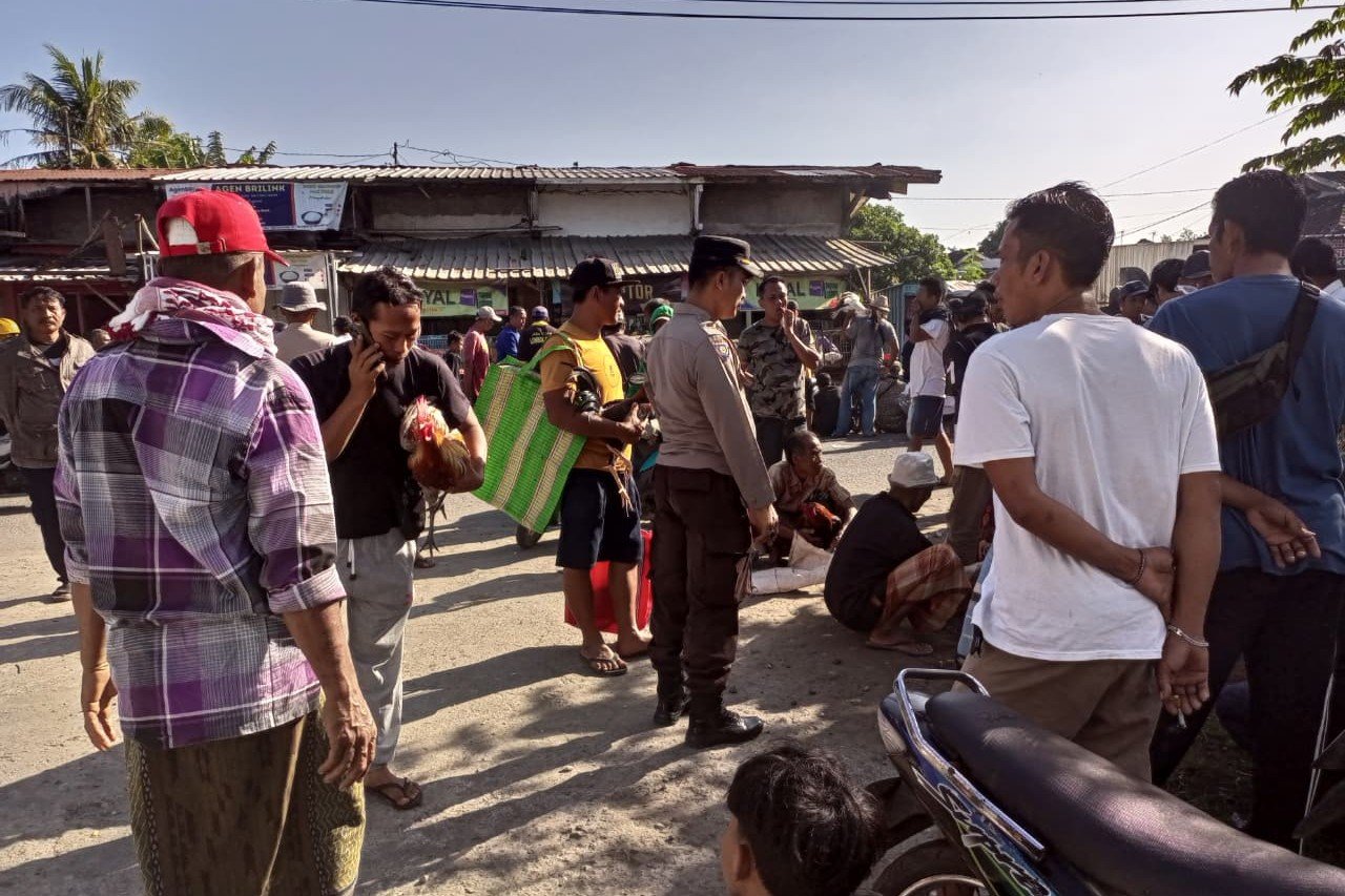 Silaturahmi Polres Lombok Barat di Pasar Segenter Warga Diajak Aktif Jaga Keamanan