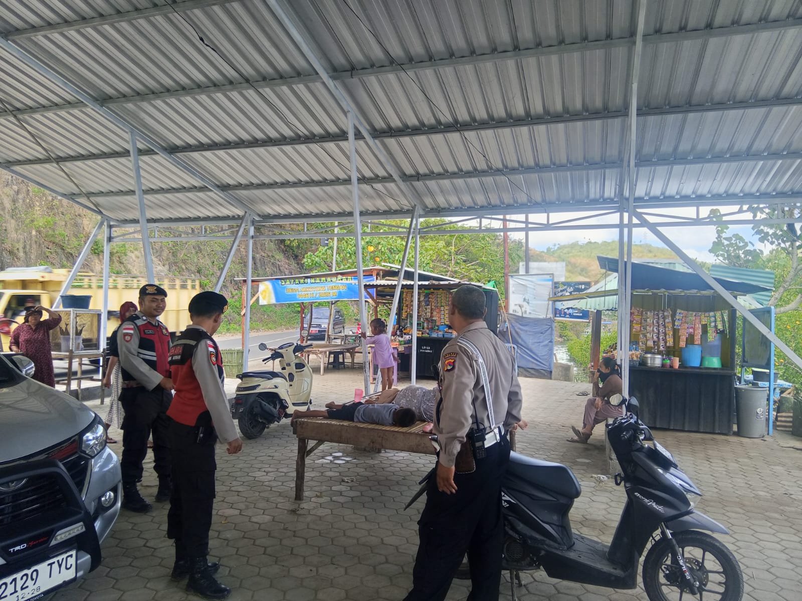 Sinergi Polisi dan Warga: Patroli Dialogis di Ekowisata Mangrove Sekotong Berjalan Lancar