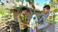 WhatsApp Image 2025-10-03 at 12.44.03 Aksi Nyata Polri: Polsek Sekotong Salurkan Bantuan Sosial di Desa Kedaro Lombok Barat