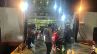 WhatsApp Image 2025-10-04 at 02.41.21 KMP Muryati Berlayar Aman, Polsek Lembar Kawal Ketat Proses Pemuatan Kendaraan dan Penumpang